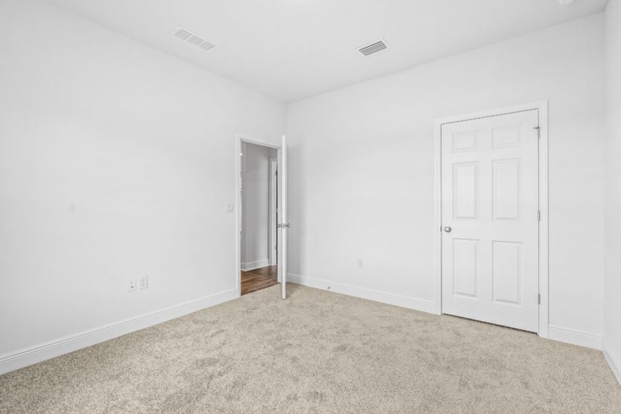 Spacious, unfurnished interior of a new home in Natureview, Freeport (Image 39).