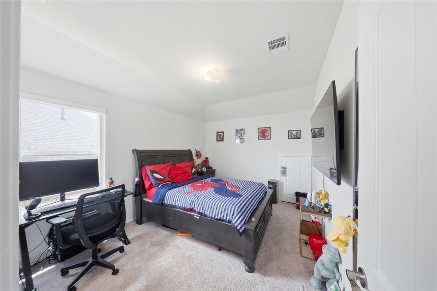 Furnished interior view inside a new home in Sierra Vista, Iowa Colony (Image 26).