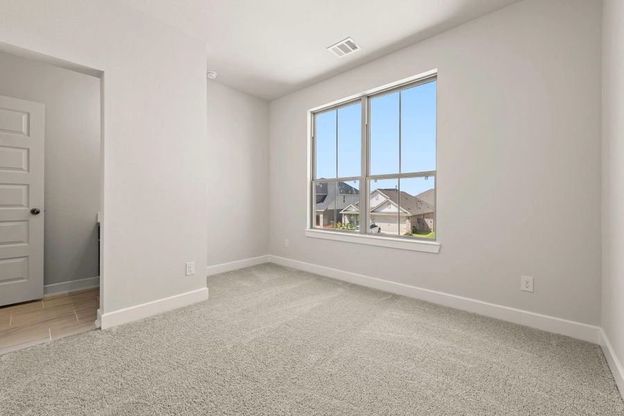 Spacious, unfurnished interior of a new home in Fulshear Lakes - 60', Fulshear (Image 14).