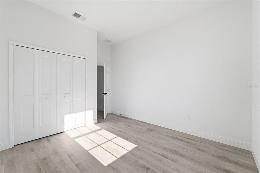 Spacious, unfurnished interior of a new home in , Ocala (Image 27).