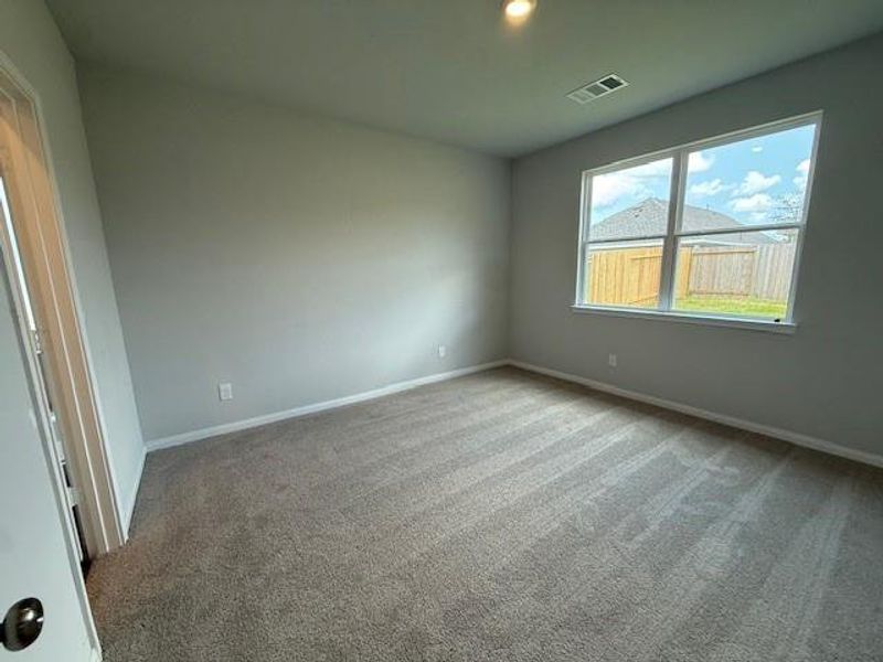 Spacious, unfurnished interior of a new home in Cliffstone Hills, Conroe (Image 16).