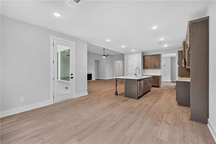 Spacious, unfurnished interior of a new home in , Gainesville (Image 43).