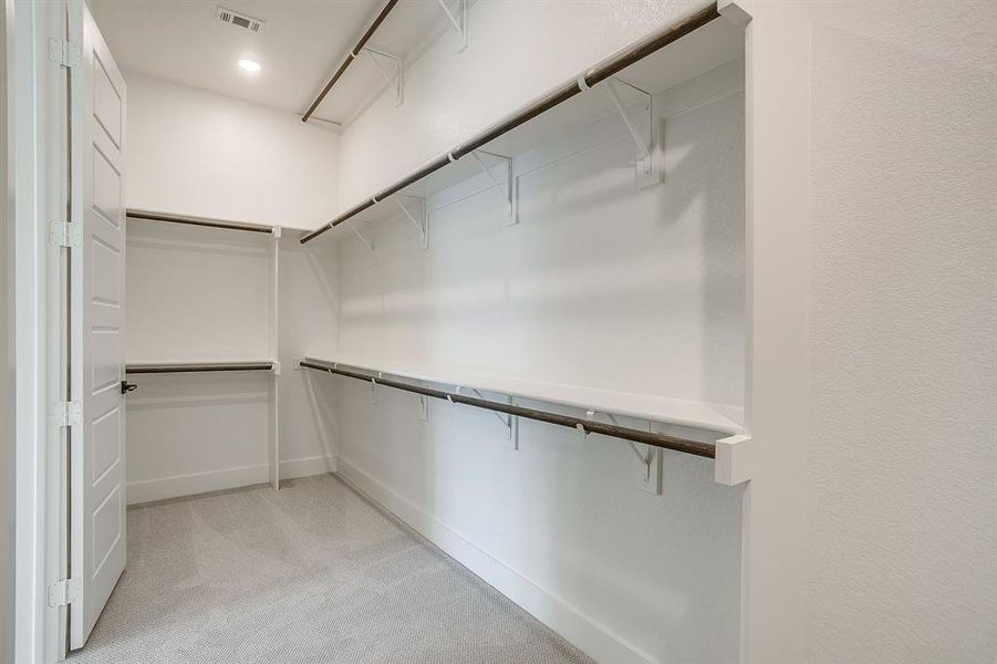 Spacious, unfurnished interior of a new home in Terrace Oaks, Arlington (Image 28).