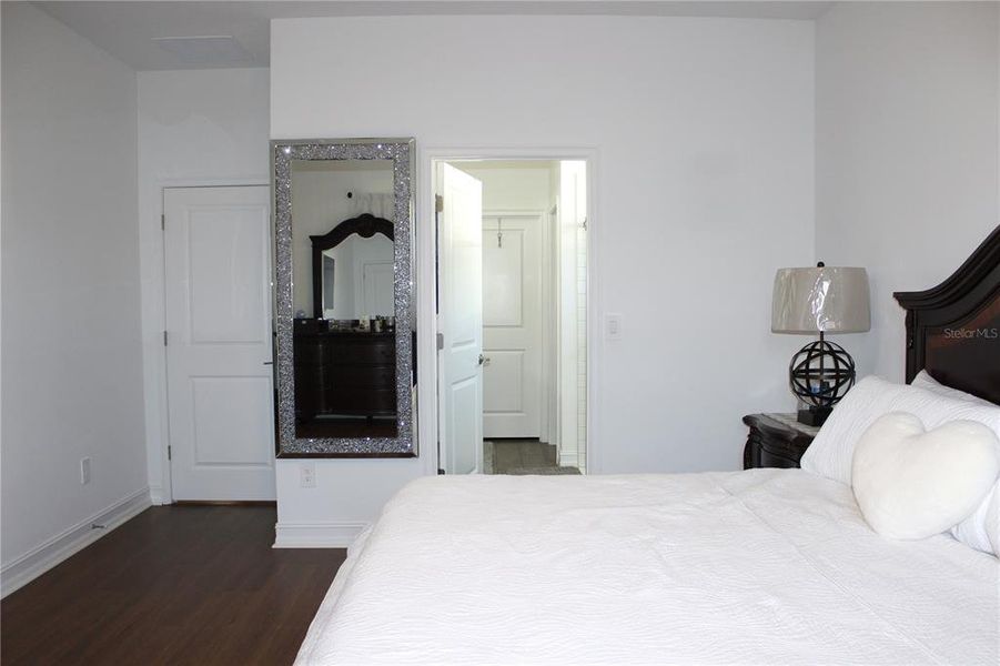 Furnished interior view inside a new home in , Lutz (Image 17).