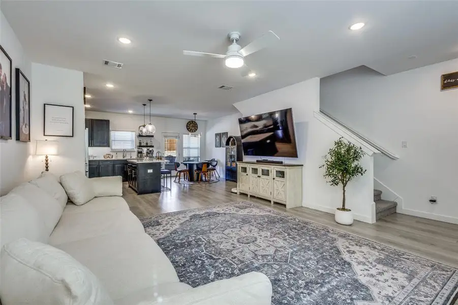 Furnished interior view inside a new home in Rolling Ridge, Van Alstyne (Image 16). Furnished interior view inside a new home in Rolling Ridge, Van Alstyne (Image 16).