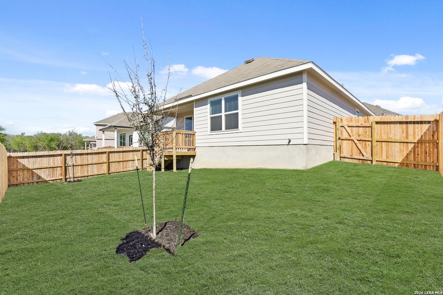 Exterior details and patio area of a home in Hunters Ranch, San Antonio (Image 18).