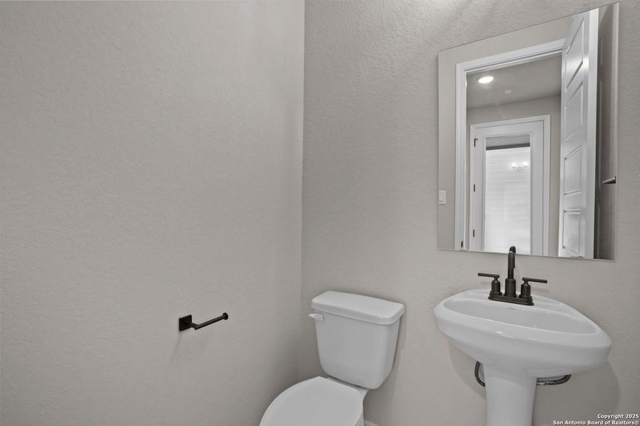 Image 52 of a home in Potranco Oaks.