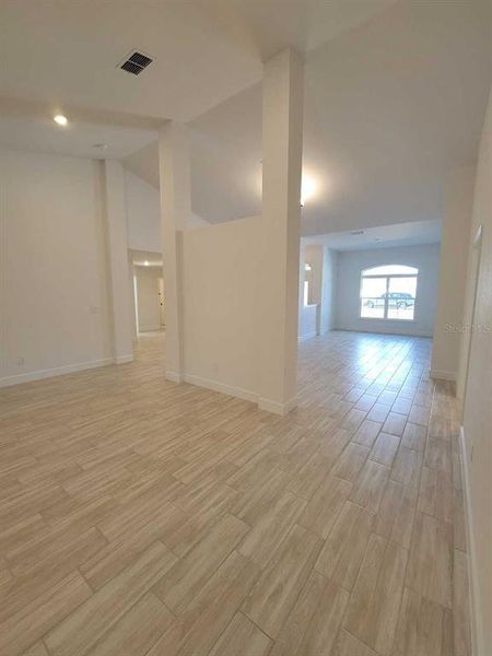 Spacious, unfurnished interior of a new home in , Ocala (Image 18).