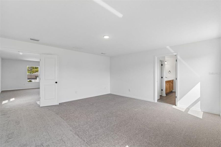 Spacious, unfurnished interior of a new home in Avalon West, Spring Hill (Image 55).