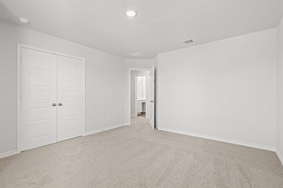 Spacious, unfurnished interior of a new home in Rocky Creek Crossing, Fort Worth (Image 7). Spacious, unfurnished interior of a new home in Rocky Creek Crossing, Fort Worth (Image 7).