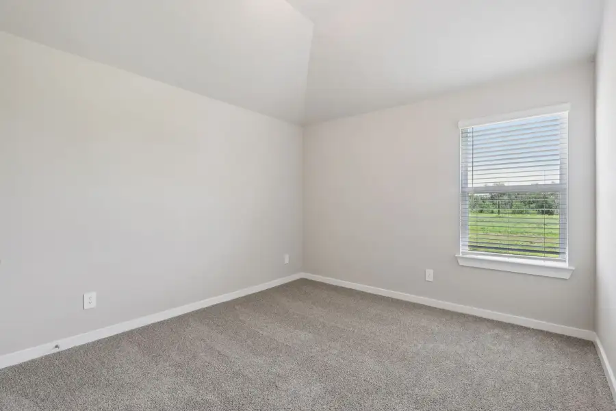 Spacious, unfurnished interior of a new home in Stewart's Ranch, Conroe (Image 10).