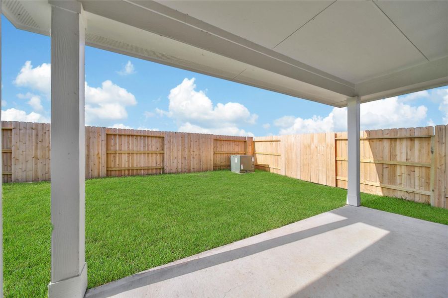 Exterior details and patio area of a home in , Rosharon (Image 22).