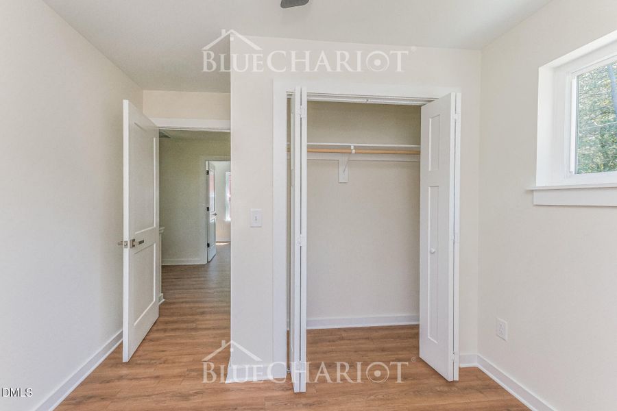 12-photo-Bedroom-845aa767-1935-4742-a26a