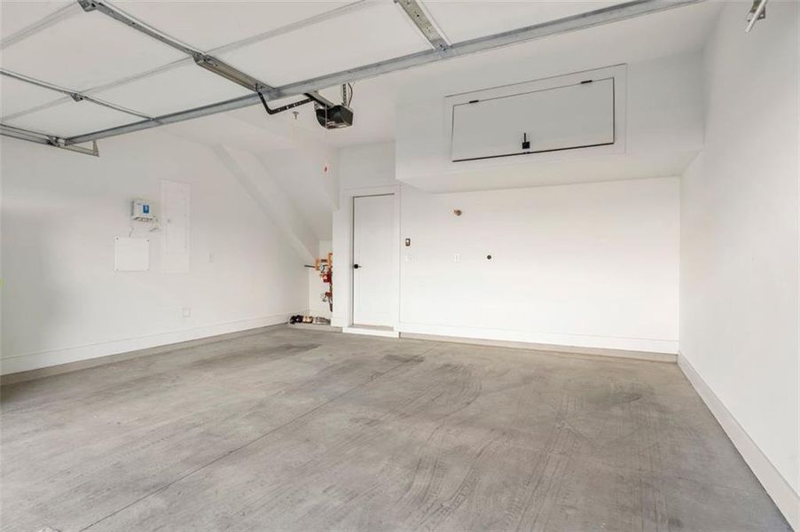 Spacious, unfurnished interior of a new home in , Atlanta (Image 20).