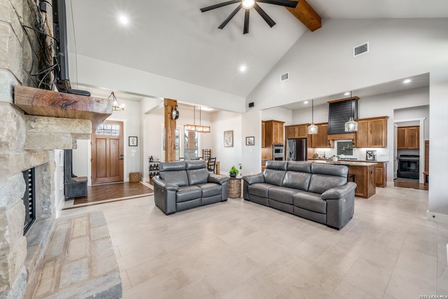 Furnished interior view inside a new home in , La Vernia (Image 20).