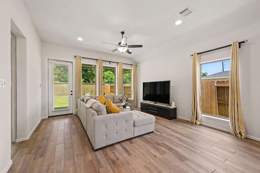 Bright living room features large windows overlooking the backyard and convenient access to the backyard. Bright living room features large windows overlooking the backyard and convenient access to the backyard.