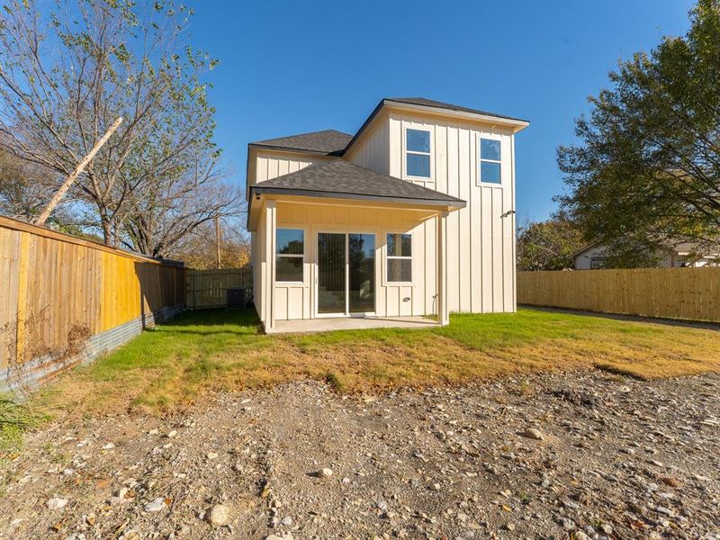 Exterior details and patio area of a home in , Dallas (Image 3).