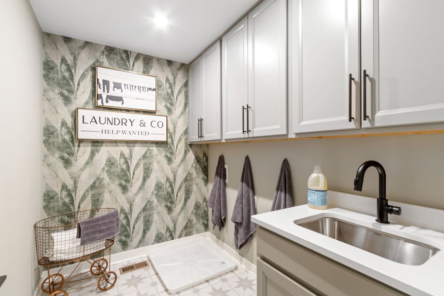 Representative furnished interior of a home built from the Huxley by Fischer Homes in Veranda Manor, Canton (Image 41).