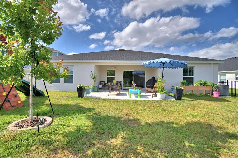 Exterior details and patio area of a home in Harmony at Lake Eloise, Winter Haven (Image 25).