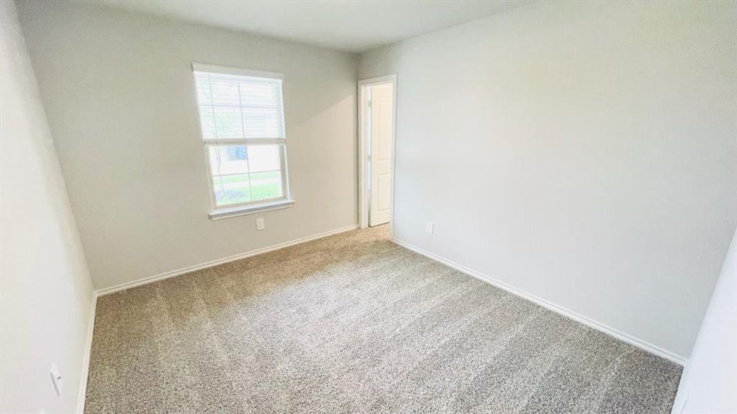 Spacious, unfurnished interior of a new home in Sunnycreek, Fort Worth (Image 5).
