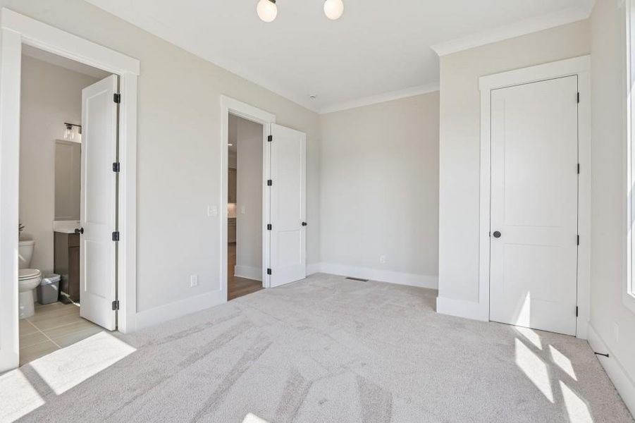 Spacious, unfurnished interior of a new home in Hillshire, Cumming (Image 35).