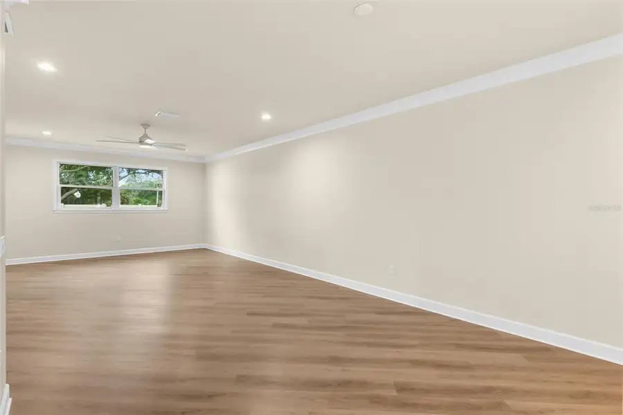 Spacious, unfurnished interior of a new home in , Tarpon Springs (Image 35).
