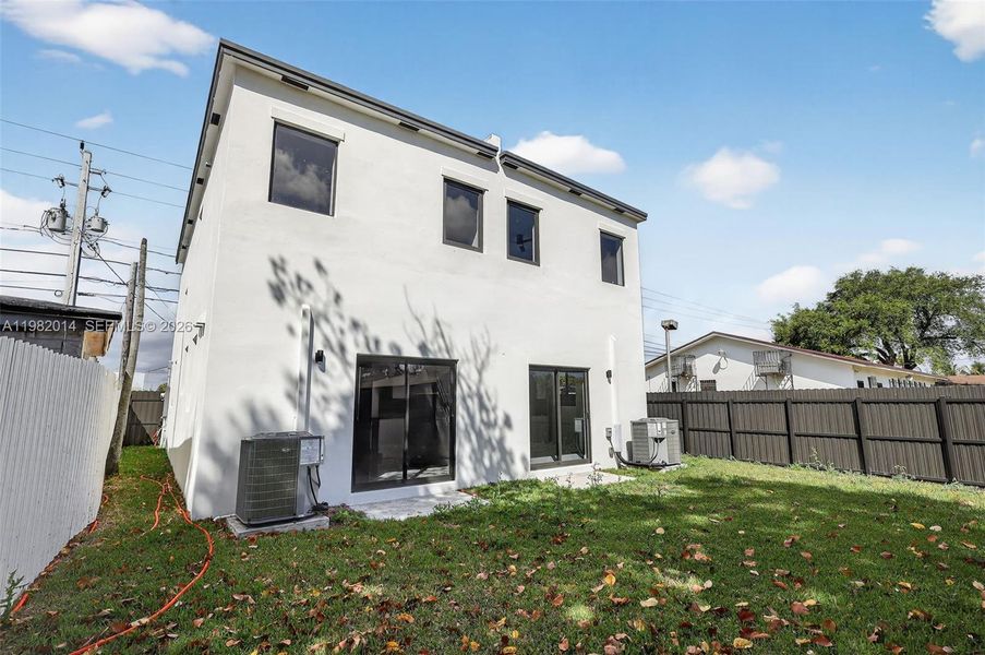 Exterior details and patio area of a home in , Miami (Image 25).