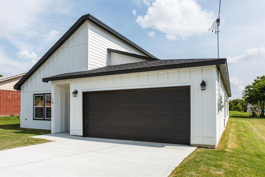 Front exterior of a new home in , Ferris, TX, highlighting curb appeal (Image 22).