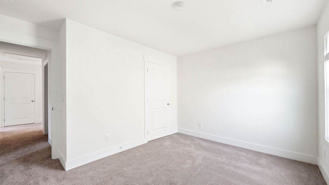 Spacious, unfurnished interior of a new home in Polo Fields, Kingsport (Image 30).