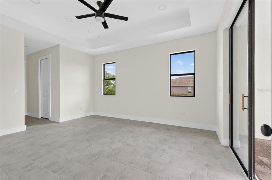 Spacious, unfurnished interior of a new home in , Cape Coral (Image 33).