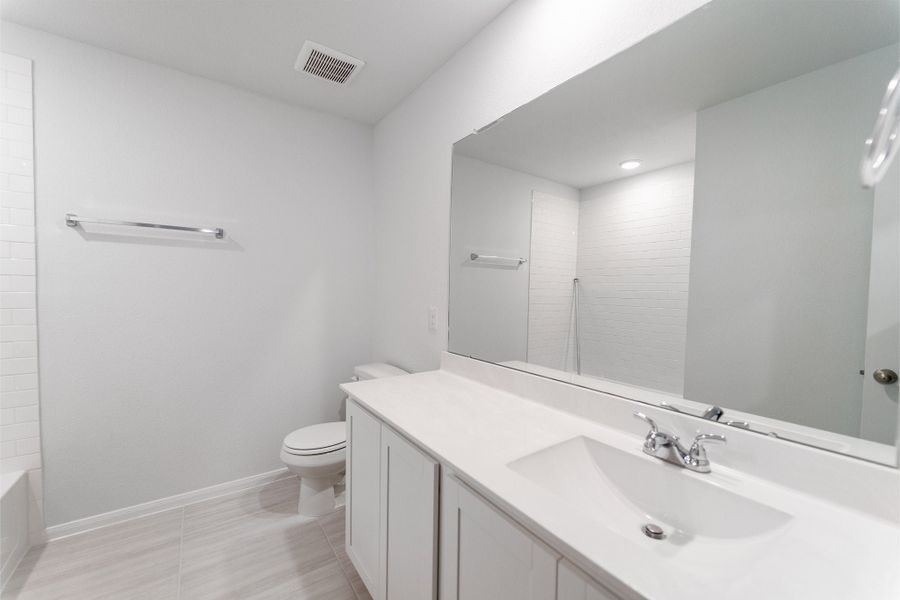 Furnished interior view inside a new home in Caney Mills, Conroe (Image 8).