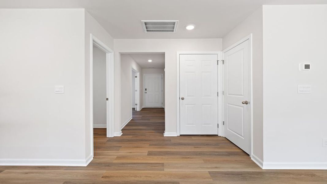Spacious, unfurnished interior of a new home in Cedar Gap, Fountain Inn (Image 17).