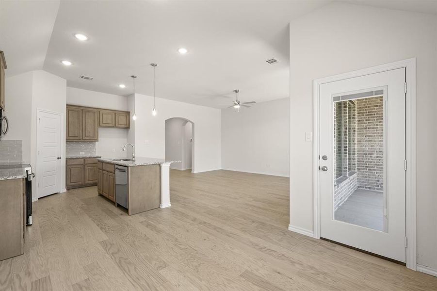 10352 Tapioca-  Dining-2