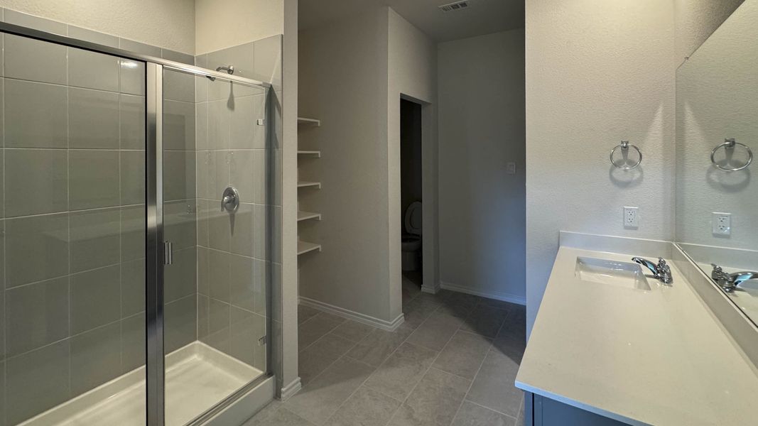 Furnished interior view inside a new home in Blaire Lake, Tyler (Image 5).