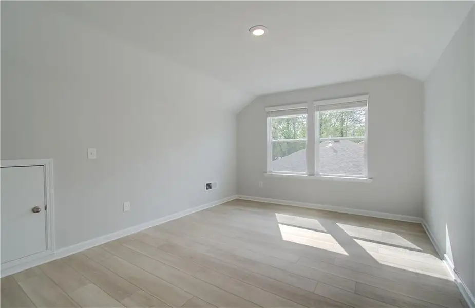 Spacious, unfurnished interior of a new home in Burchwood, Stockbridge (Image 13).