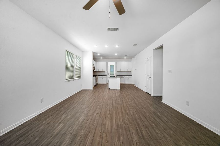 Spacious, unfurnished interior of a new home in Emory Crossing 40s, Hutto (Image 13). Spacious, unfurnished interior of a new home in Emory Crossing 40s, Hutto (Image 13).