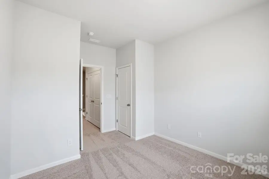 Spacious, unfurnished interior of a new home in Sloan Station, Charlotte (Image 16).