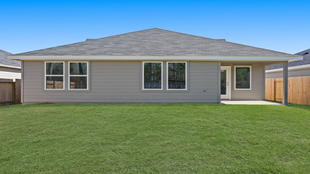 Exterior details and patio area of a home in Silverthorne, Conroe (Image 4). Exterior details and patio area of a home in Silverthorne, Conroe (Image 4).