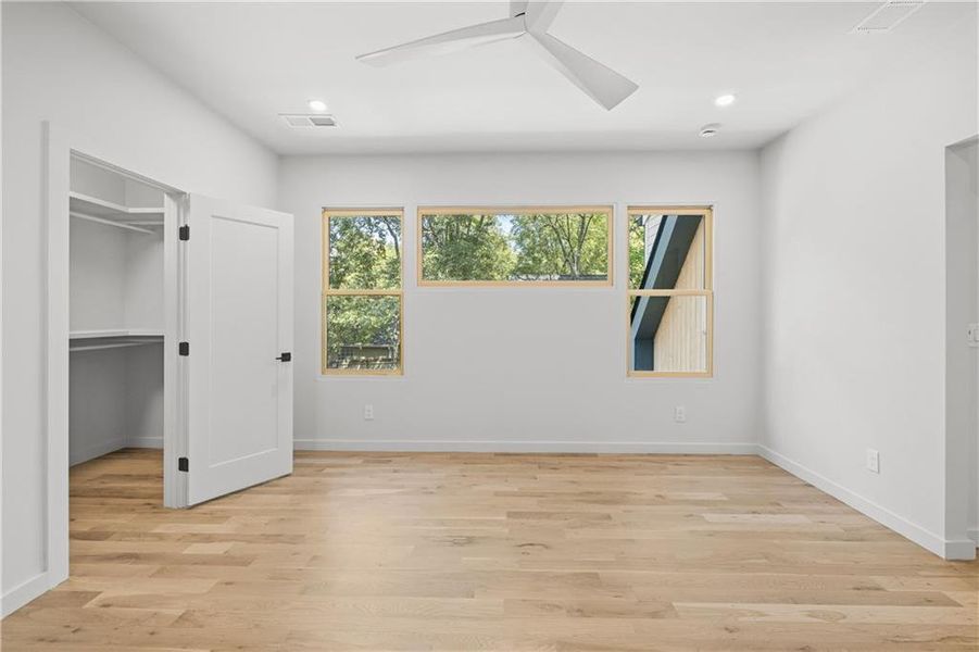 Spacious, unfurnished interior of a new home in , Atlanta (Image 24).