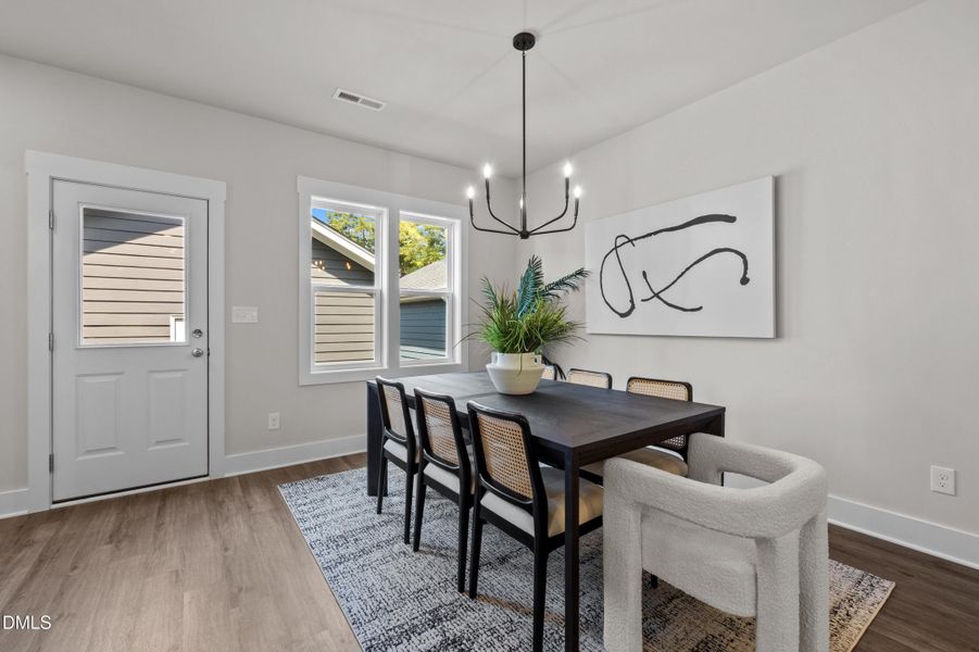 WG6-0106_Scissors_A_Dining