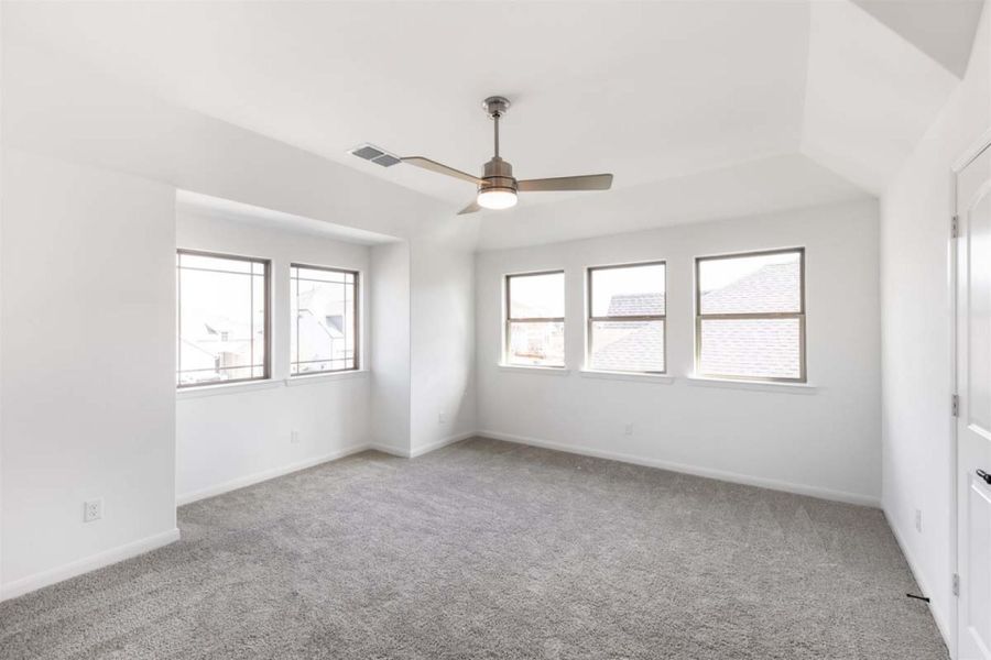 Spacious, unfurnished interior of a new home in Meadow Run, Melissa (Image 20).