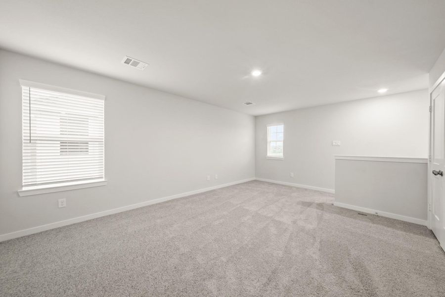 Spacious, unfurnished interior of a new home in Lago Mar, Texas City (Image 14).