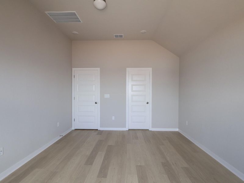Spacious, unfurnished interior of a new home in Cascades at Onion Creek, Austin (Image 10).