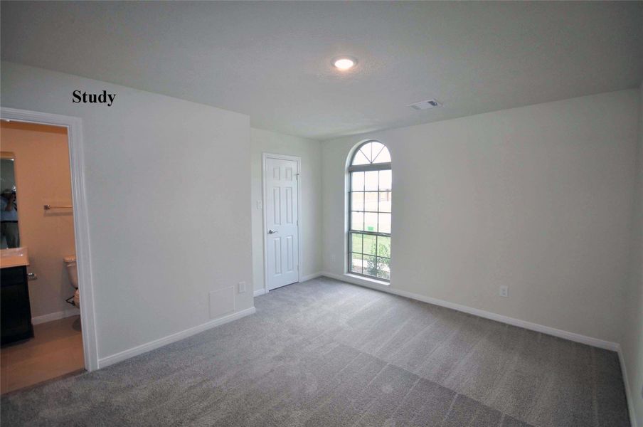 Spacious, unfurnished interior of a new home in Pedregal, League City (Image 29).