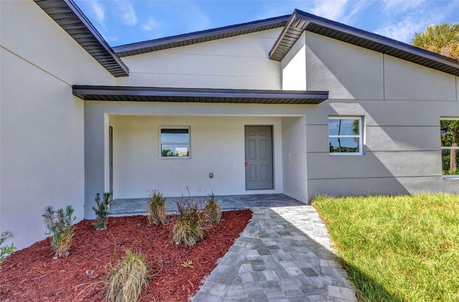 Exterior details and patio area of a home in , North Port (Image 3).