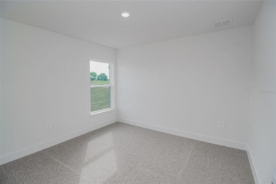 Spacious, unfurnished interior of a new home in Hickory Ridge Estates, Lake Wales (Image 27).