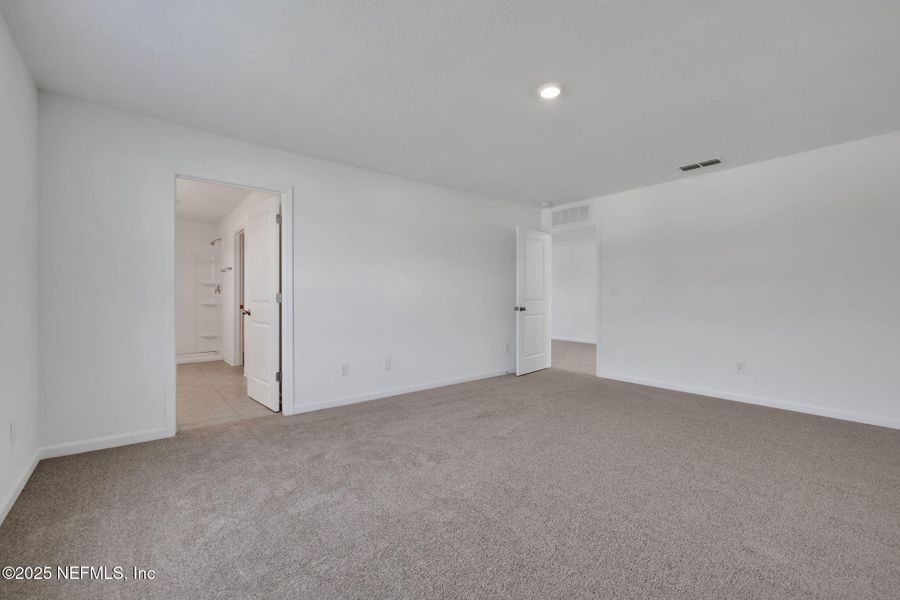 Spacious, unfurnished interior of a new home in Amberly, Green Cove Springs (Image 22).