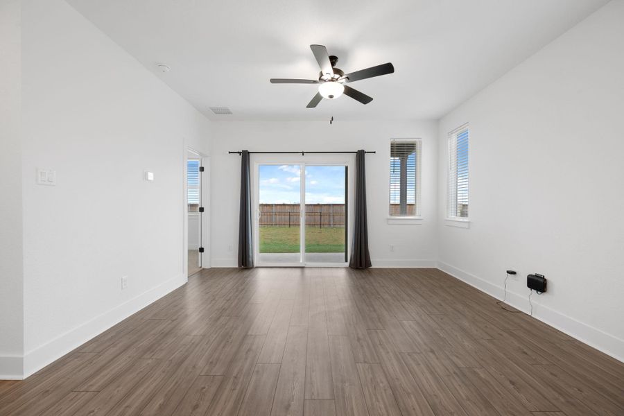 Spacious, unfurnished interior of a new home in , Round Rock (Image 14).