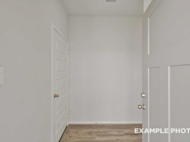 Spacious, unfurnished interior of a new home in Robins Landing, Houston (Image 13).