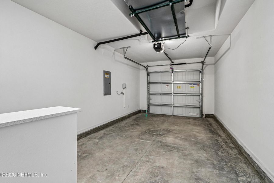 Spacious, unfurnished interior of a new home in , Jacksonville (Image 27).
